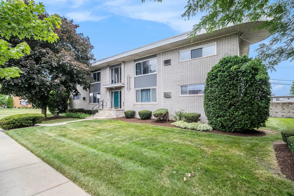 4910 Briarwood Avenue #A3 Royal Oak, MI 48073