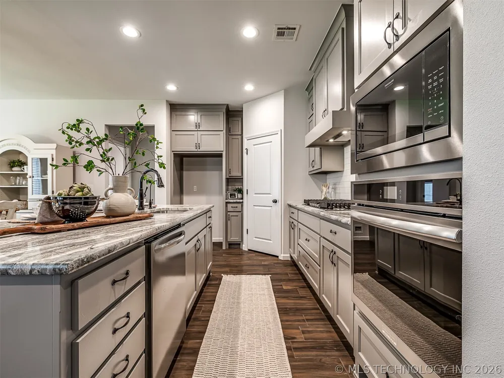 703 E 126th Street S Jenks, OK 74037