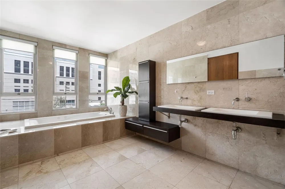 59 LIRIO #301 Carolina, PR 00979