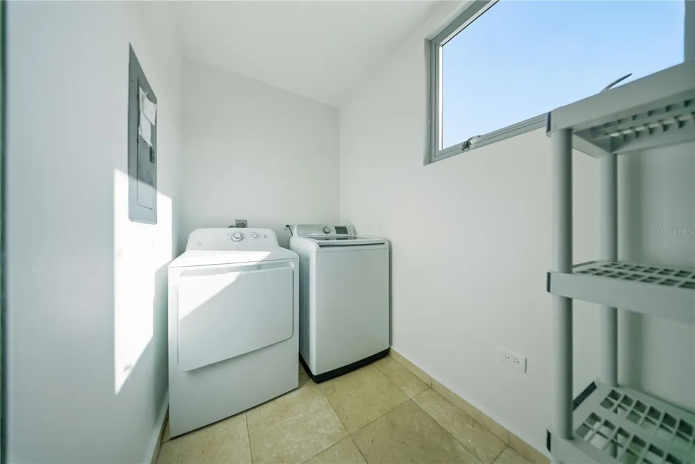 59 LIRIO #301 Carolina, PR 00979