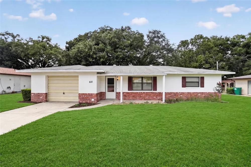 610 FOURTH AVENUE Lady Lake, FL 32159