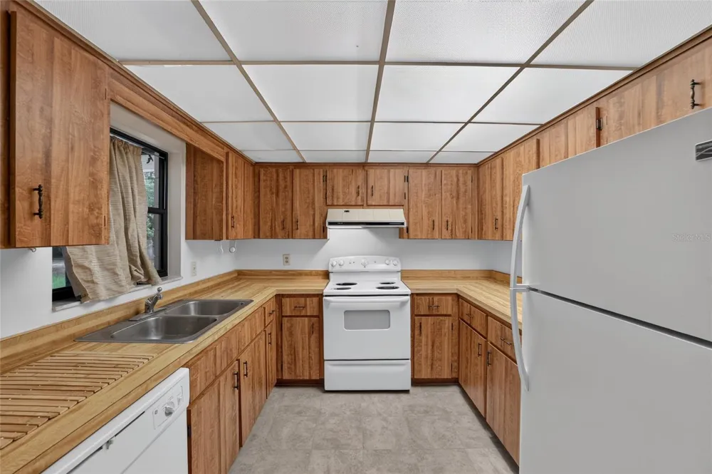 610 FOURTH AVENUE Lady Lake, FL 32159