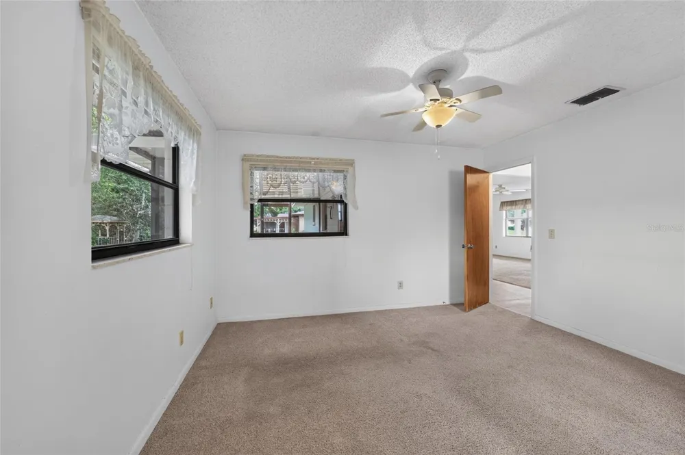 610 FOURTH AVENUE Lady Lake, FL 32159