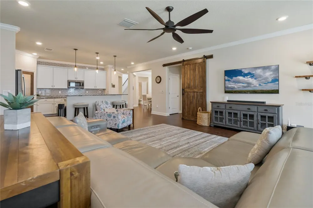 597 OZONA VILLAGE DRIVE Palm Harbor, FL 34683