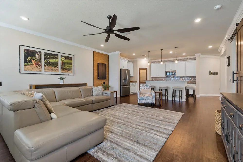 597 OZONA VILLAGE DRIVE Palm Harbor, FL 34683
