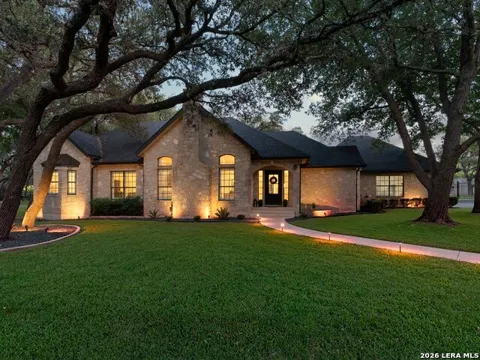 8638 CLASSIC OAKS LN