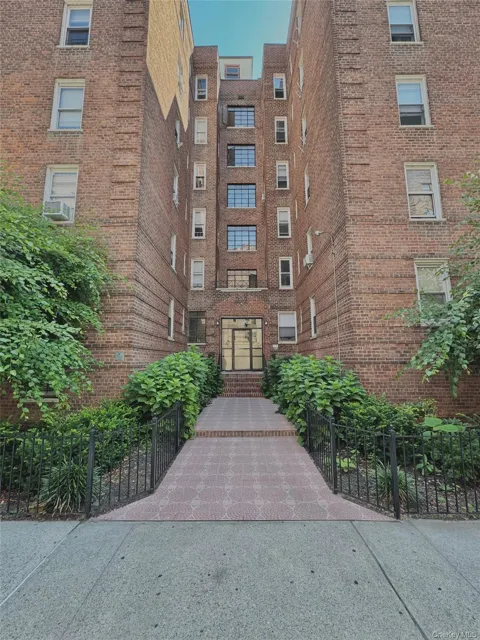 2090 Barnes Avenue #3G