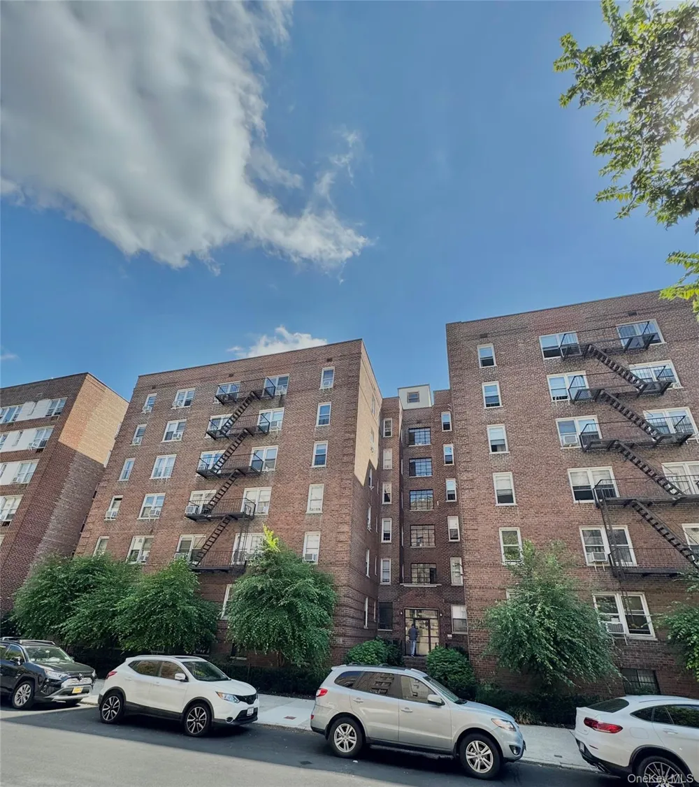 2090 Barnes Avenue #3G Bronx, NY 10462