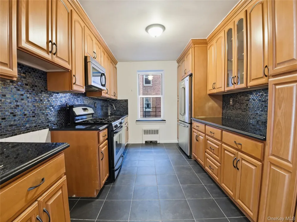 2090 Barnes Avenue #3G Bronx, NY 10462
