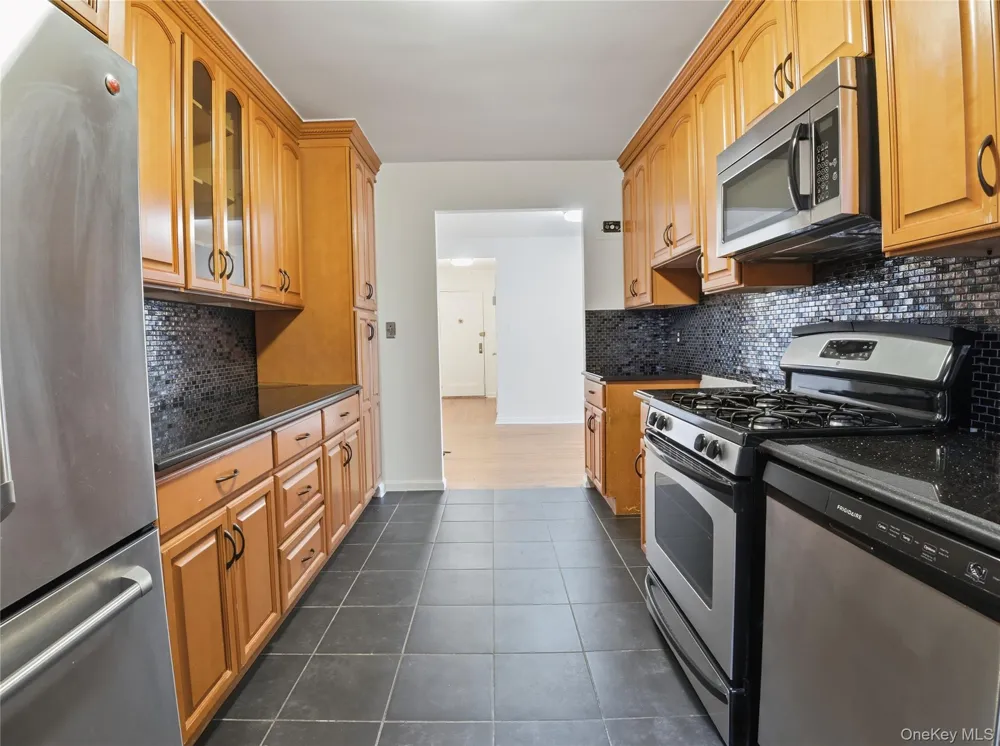 2090 Barnes Avenue #3G Bronx, NY 10462