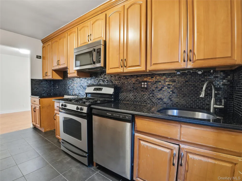 2090 Barnes Avenue #3G Bronx, NY 10462