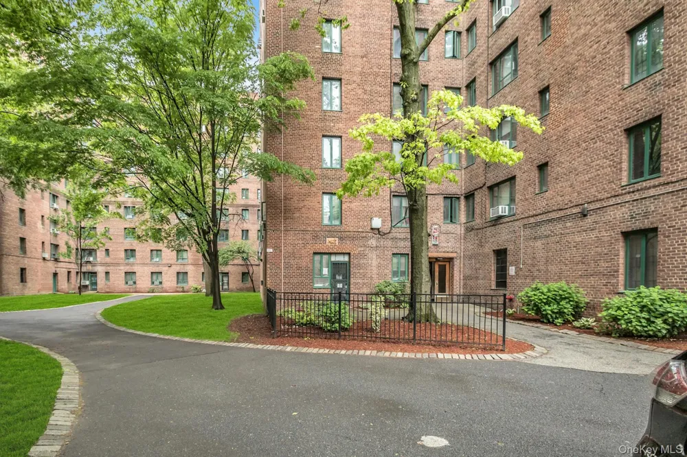 1579 Metropolitan Avenue #3B Bronx, NY 10462