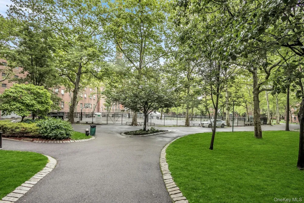 1579 Metropolitan Avenue #3B Bronx, NY 10462