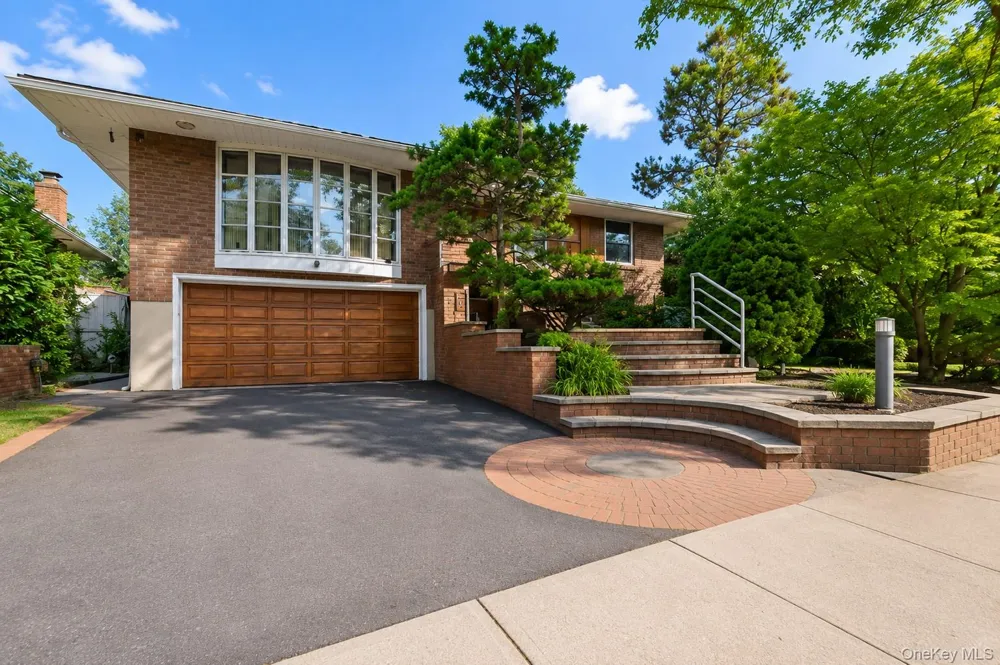 561 Golf Drive Valley Stream, NY 11581