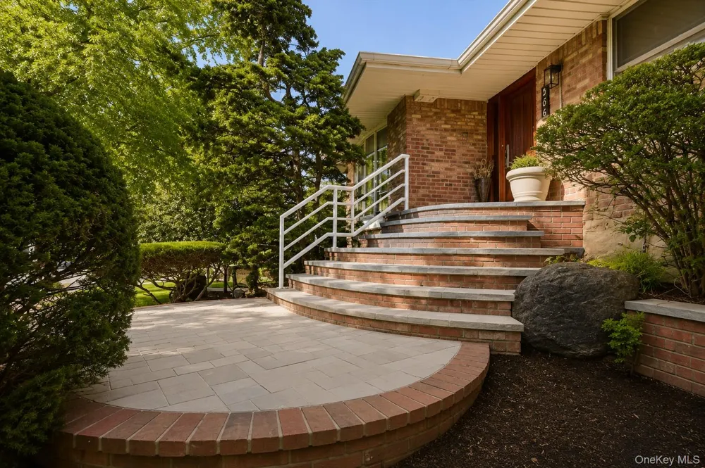 561 Golf Drive Valley Stream, NY 11581