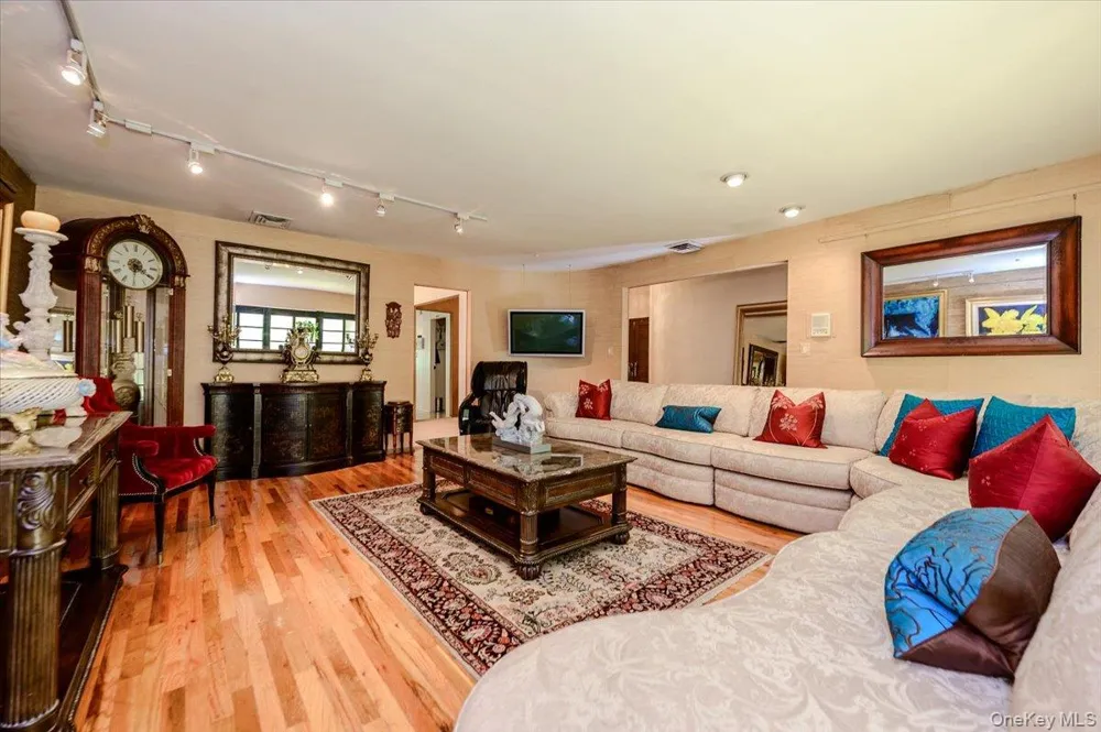 561 Golf Drive Valley Stream, NY 11581