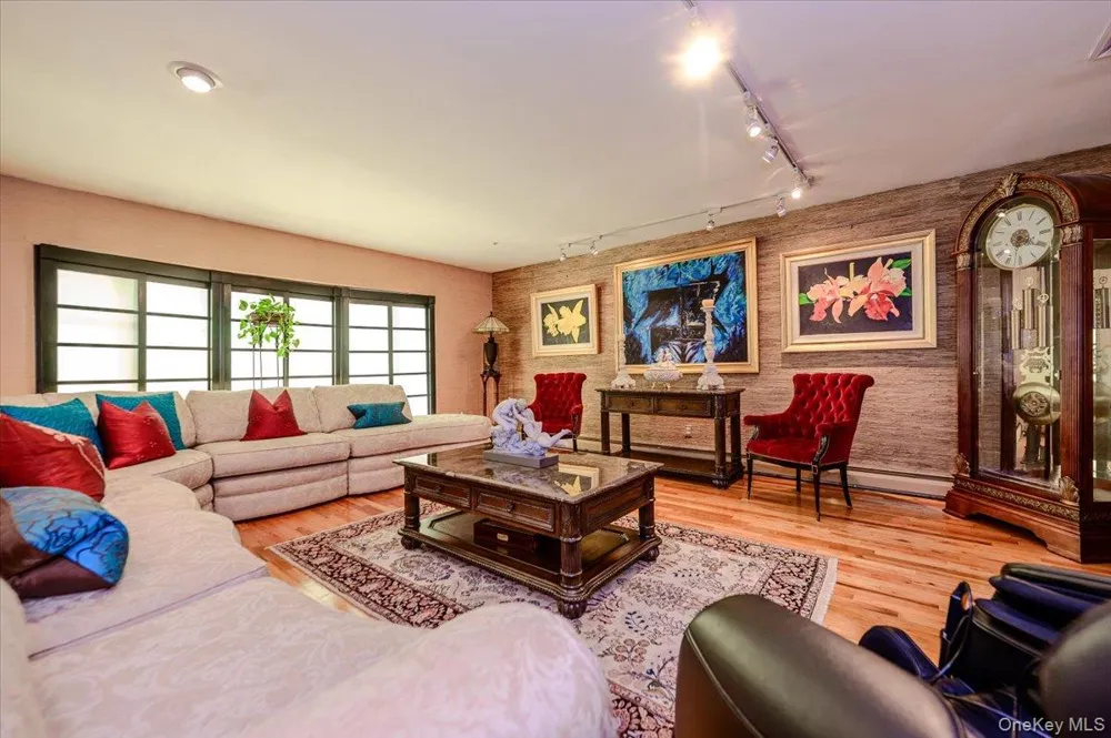 561 Golf Drive Valley Stream, NY 11581
