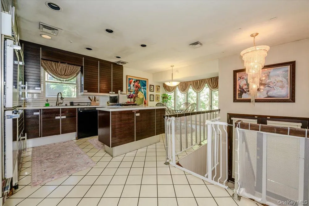 561 Golf Drive Valley Stream, NY 11581