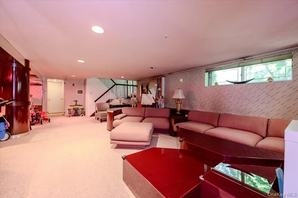 561 Golf Drive Valley Stream, NY 11581