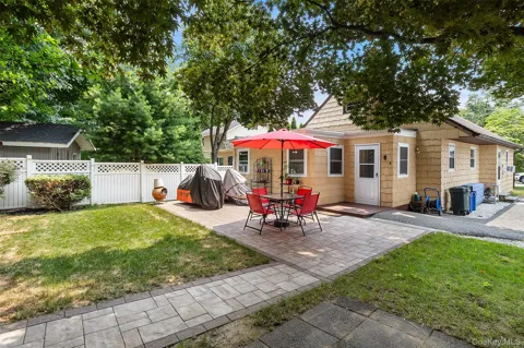 23 Gates Avenue