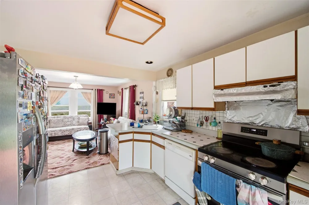 5 Putnam Place Huntington Station, NY 11746