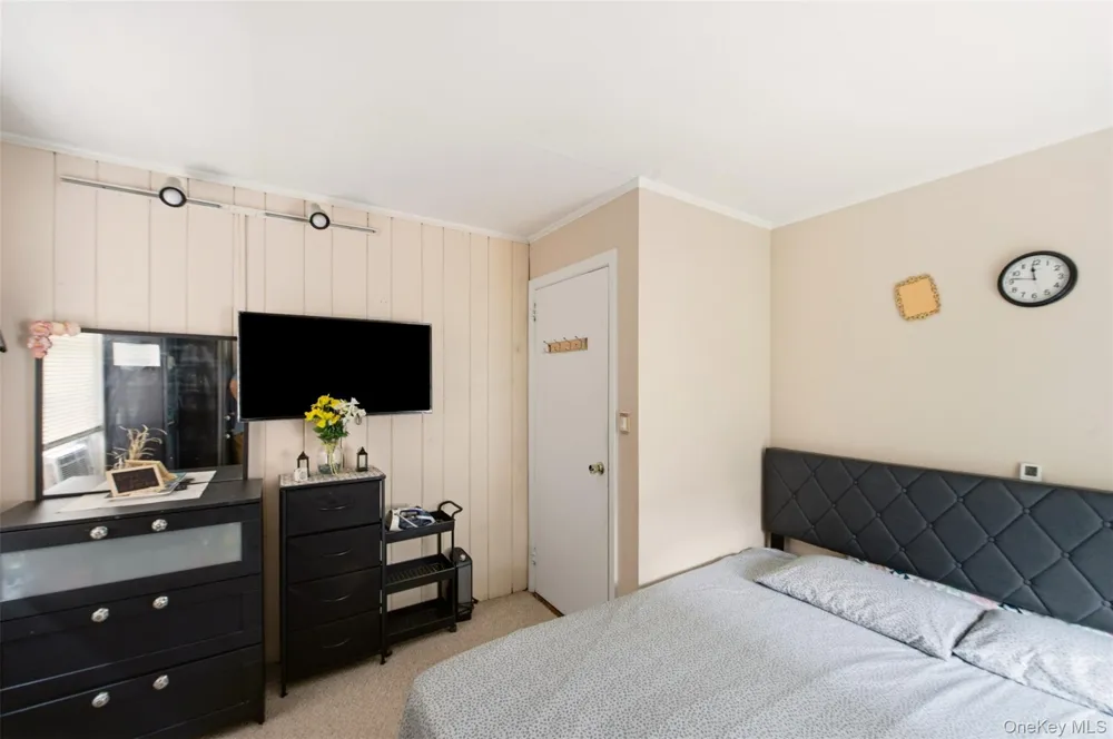 5 Putnam Place Huntington Station, NY 11746