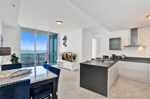 18201 Collins Ave #4705