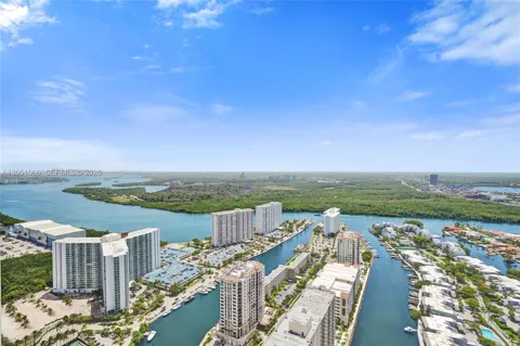 16001 Collins Ave #4305