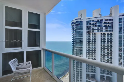 18201 Collins Ave #4705