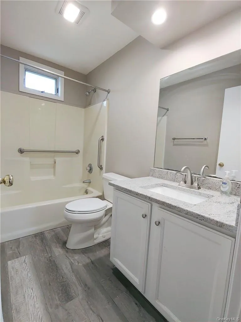 3 Teneyck Avenue #B Greenwood Lake, NY 10925