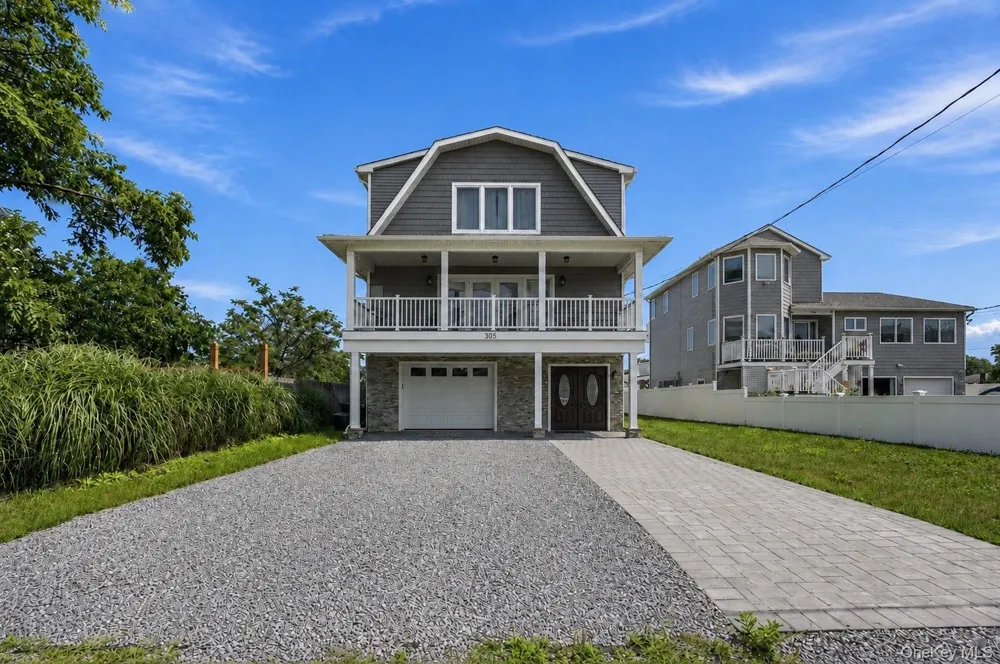 762 Pecan Street Lindenhurst, NY 11757