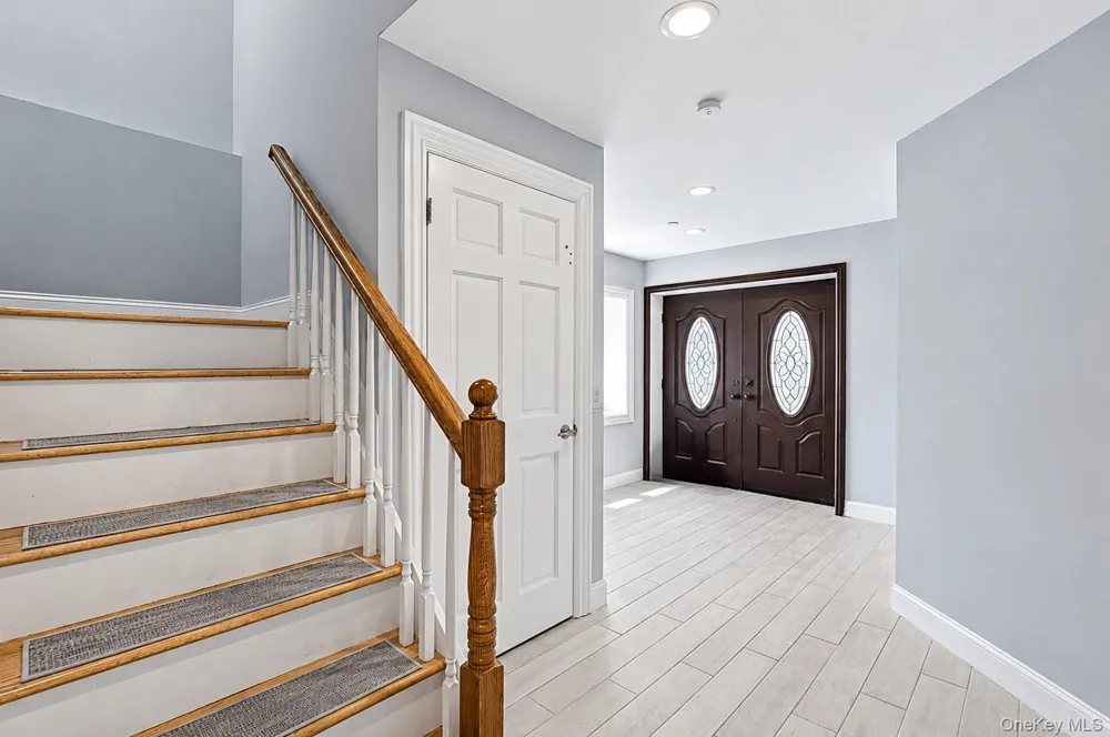 762 Pecan Street Lindenhurst, NY 11757