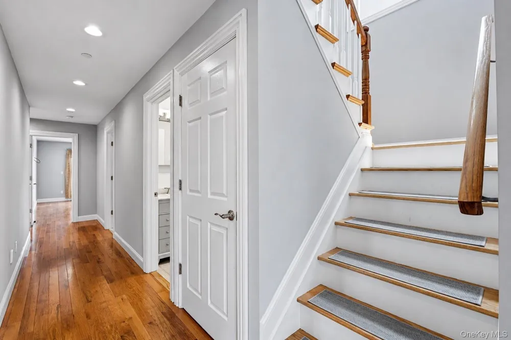 762 Pecan Street Lindenhurst, NY 11757