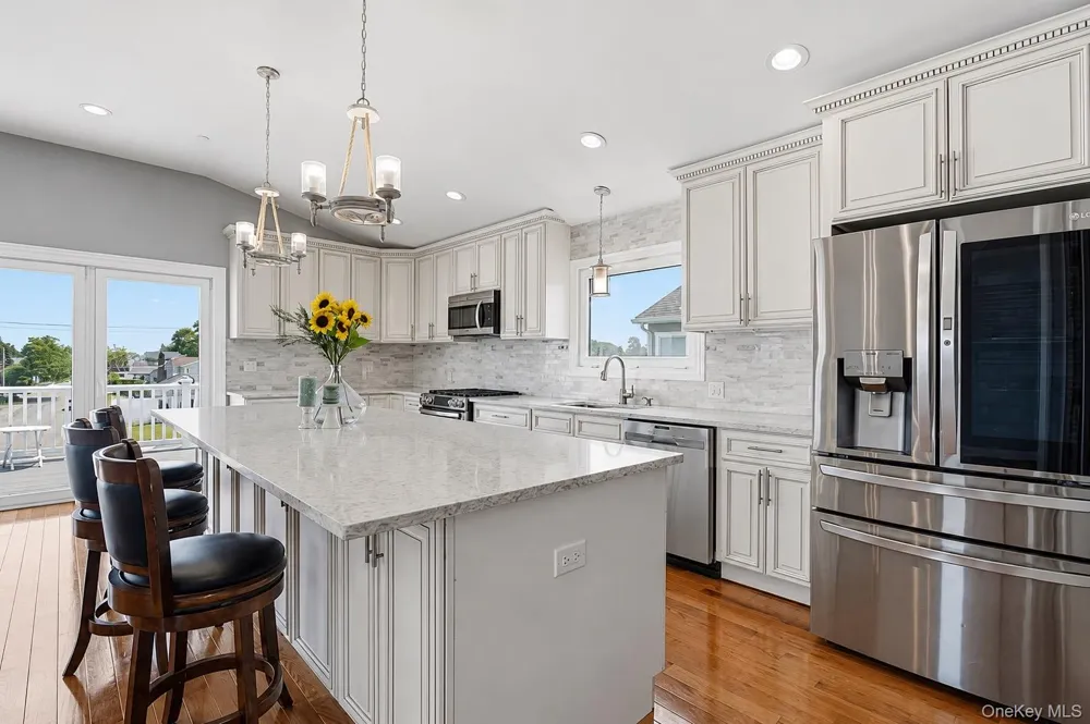 762 Pecan Street Lindenhurst, NY 11757
