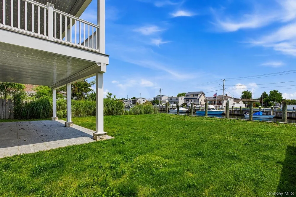 762 Pecan Street Lindenhurst, NY 11757