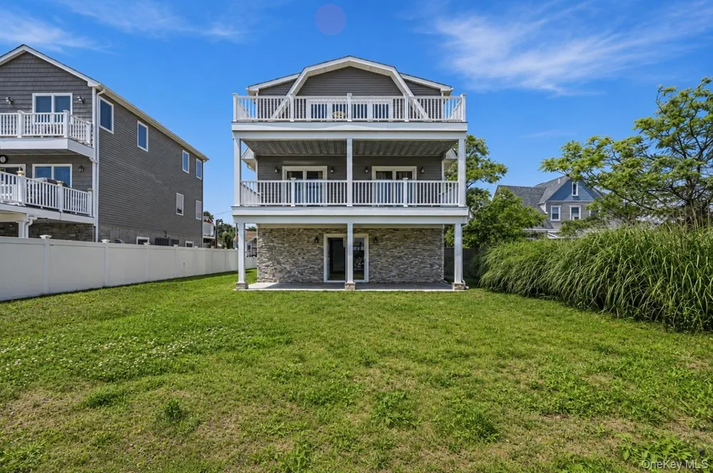 762 Pecan Street Lindenhurst, NY 11757