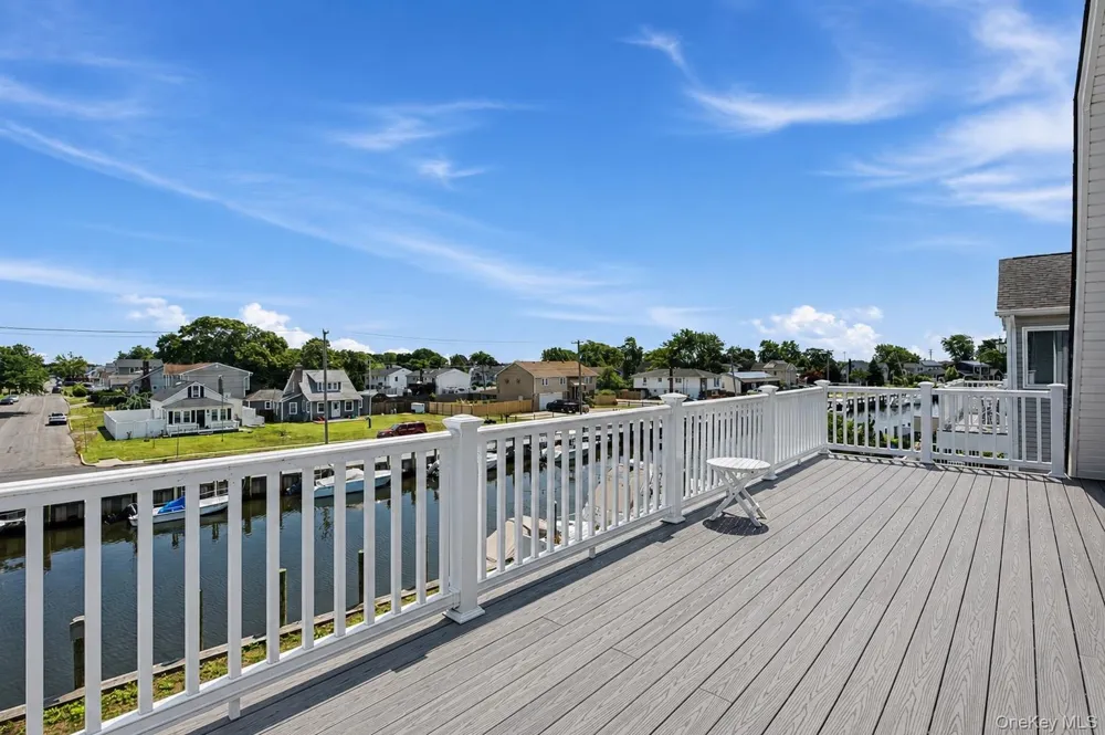 762 Pecan Street Lindenhurst, NY 11757