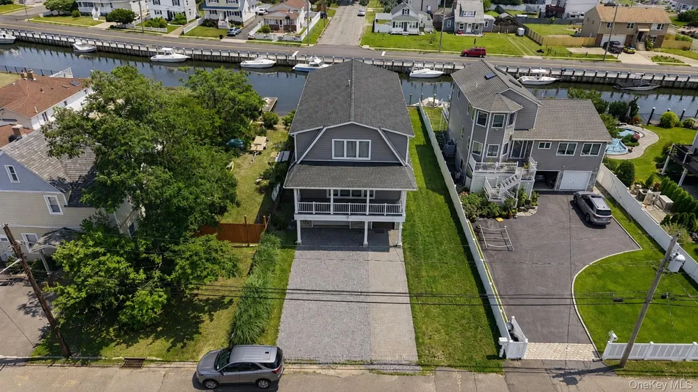 762 Pecan Street Lindenhurst, NY 11757