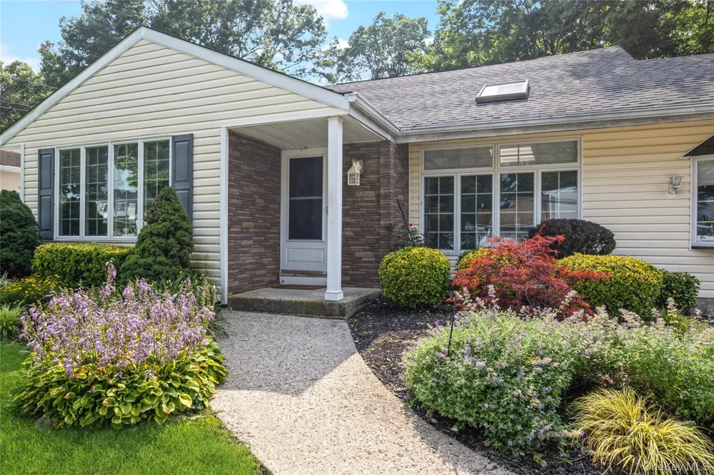 12 Larry Road Selden, NY 11784