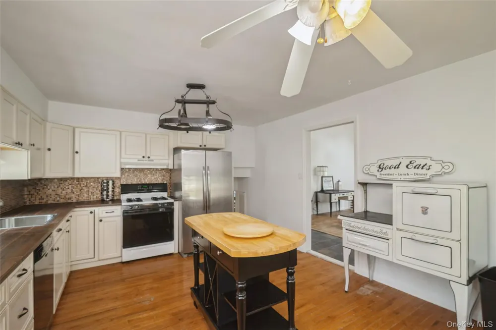 12 Larry Road Selden, NY 11784