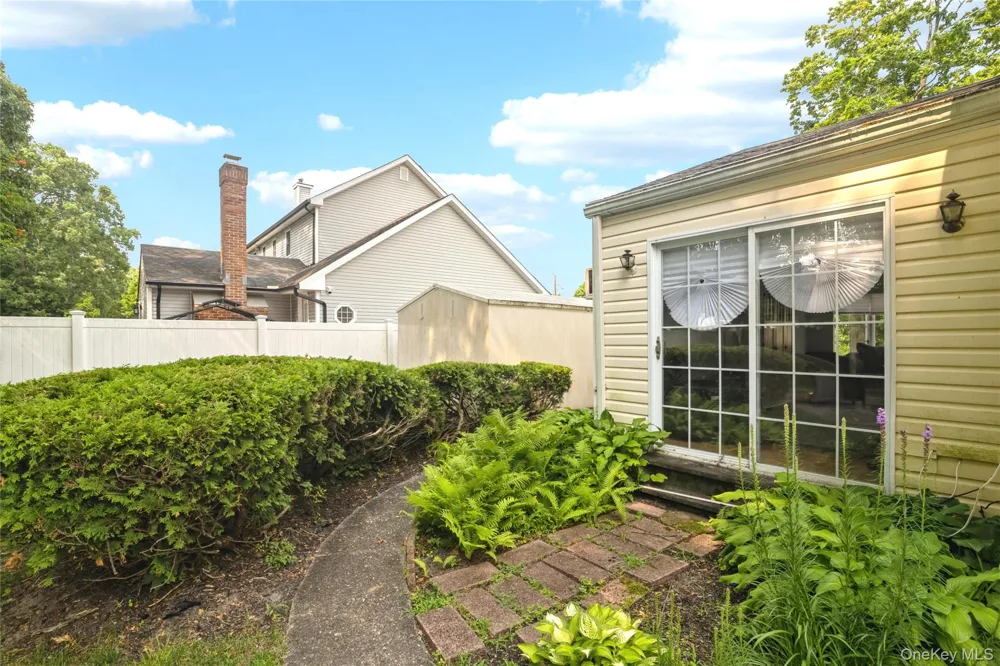 12 Larry Road Selden, NY 11784