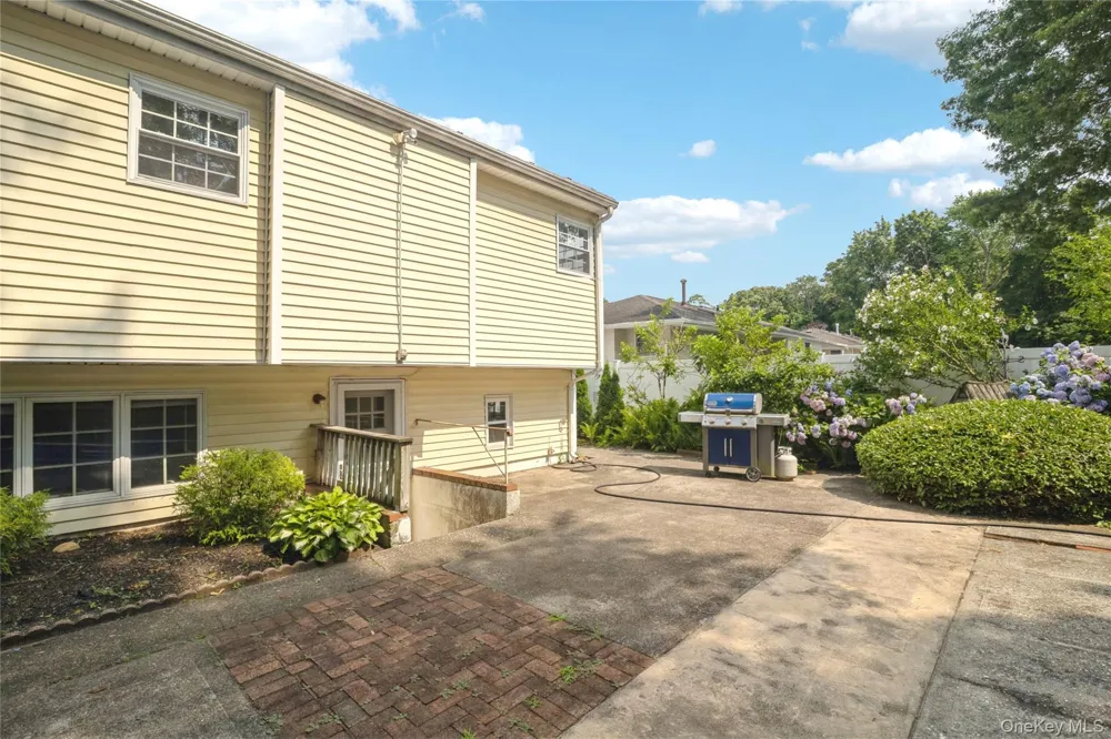 12 Larry Road Selden, NY 11784