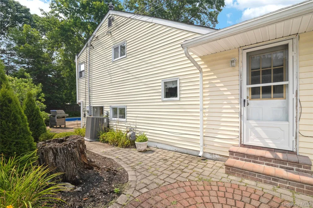 12 Larry Road Selden, NY 11784