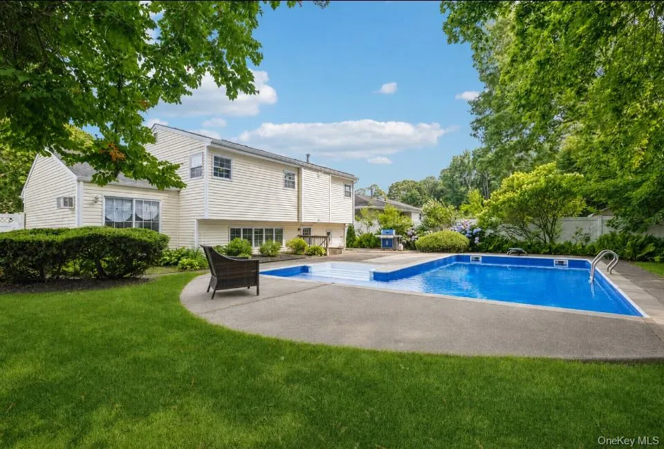 12 Larry Road Selden, NY 11784