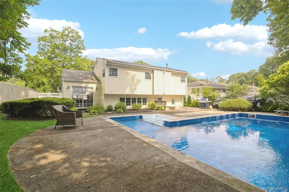 12 Larry Road Selden, NY 11784