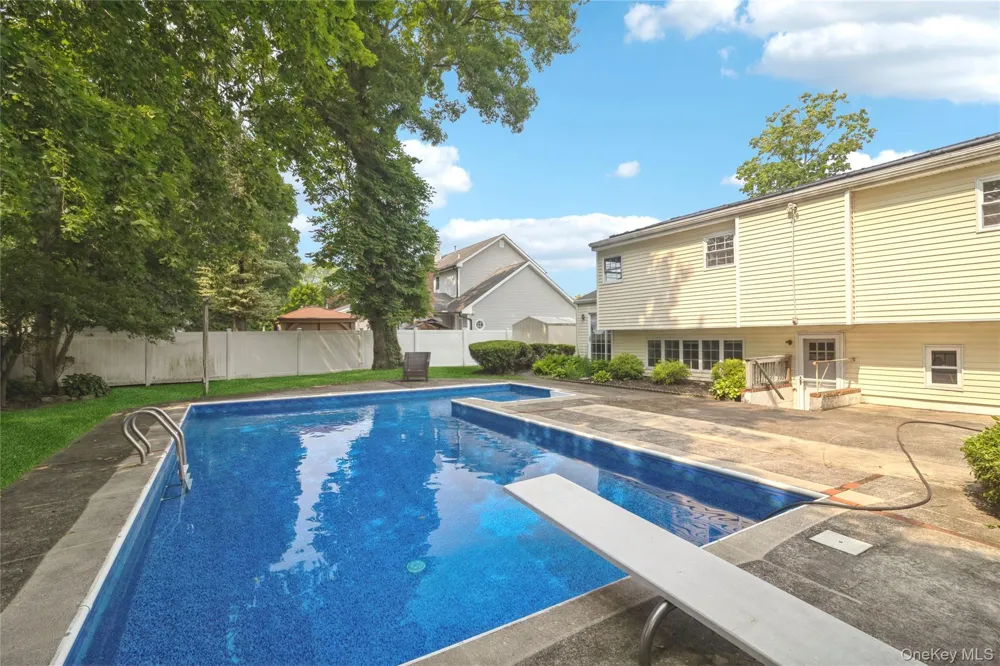 12 Larry Road Selden, NY 11784