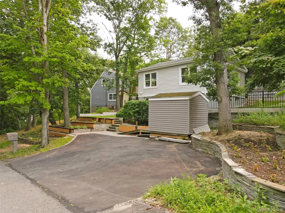 6 Southold Road Sound Beach, NY 11789