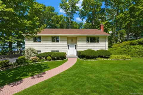 6 Scarborough Circle