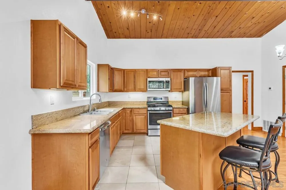 9237 Fanita Rancho Santee, CA 92071