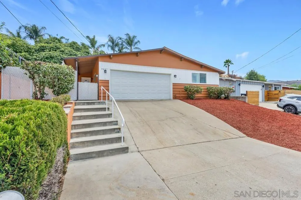 9237 Fanita Rancho Santee, CA 92071